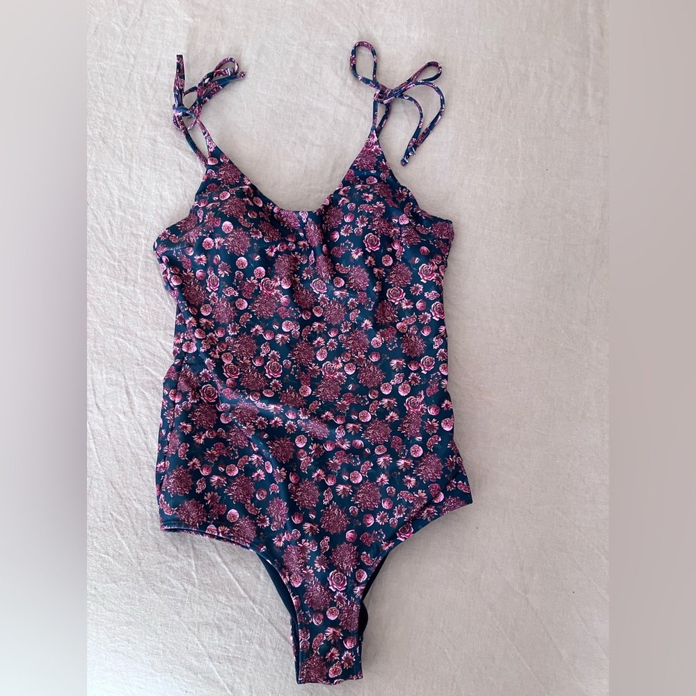 Albion fit tie straps long torso friendly swim suit. Worn just several times.